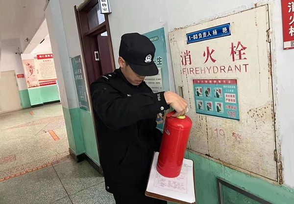 本溪：木盂子治安办开展护航开学季，筑牢“安全墙”活动