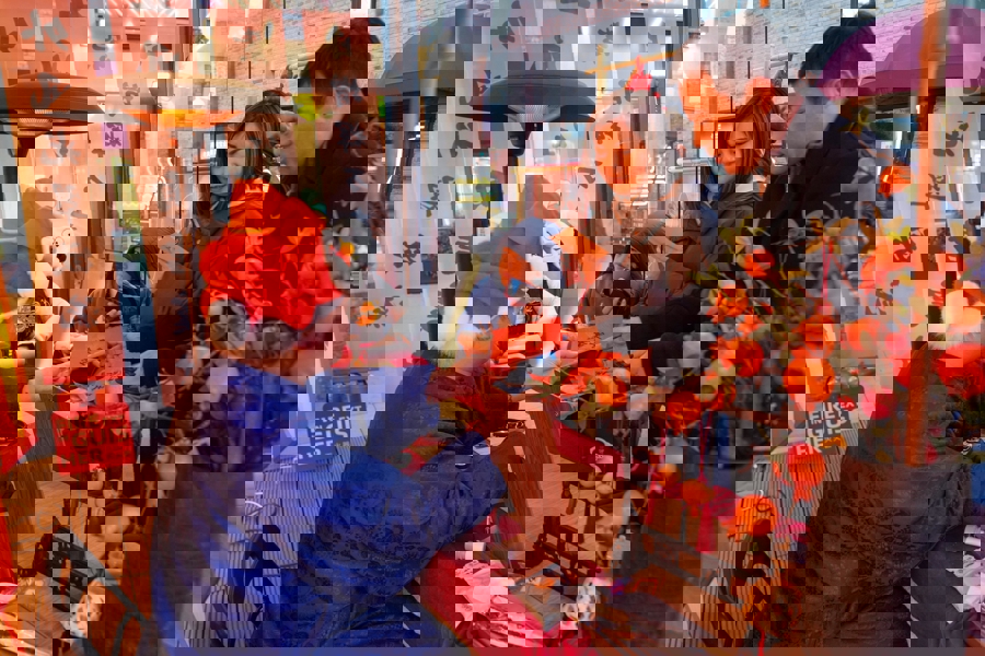 感受传统中的新意,今潮8弄元宵庙会开启 感受传统中的新意,今潮8弄元宵庙会开启(图1)